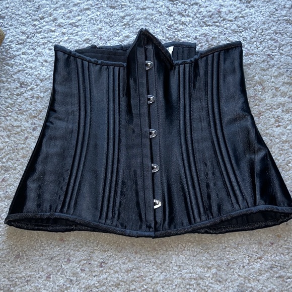 Camellias Corset - Picture 2 of 9